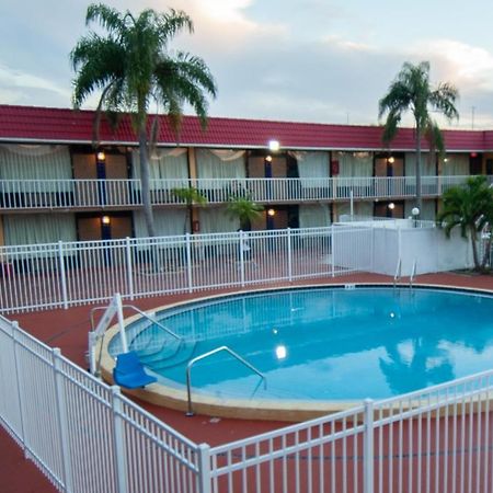 Express Inn & Suites - 5 Miles From St Petersburg Clearwater Airport Εξωτερικό φωτογραφία
