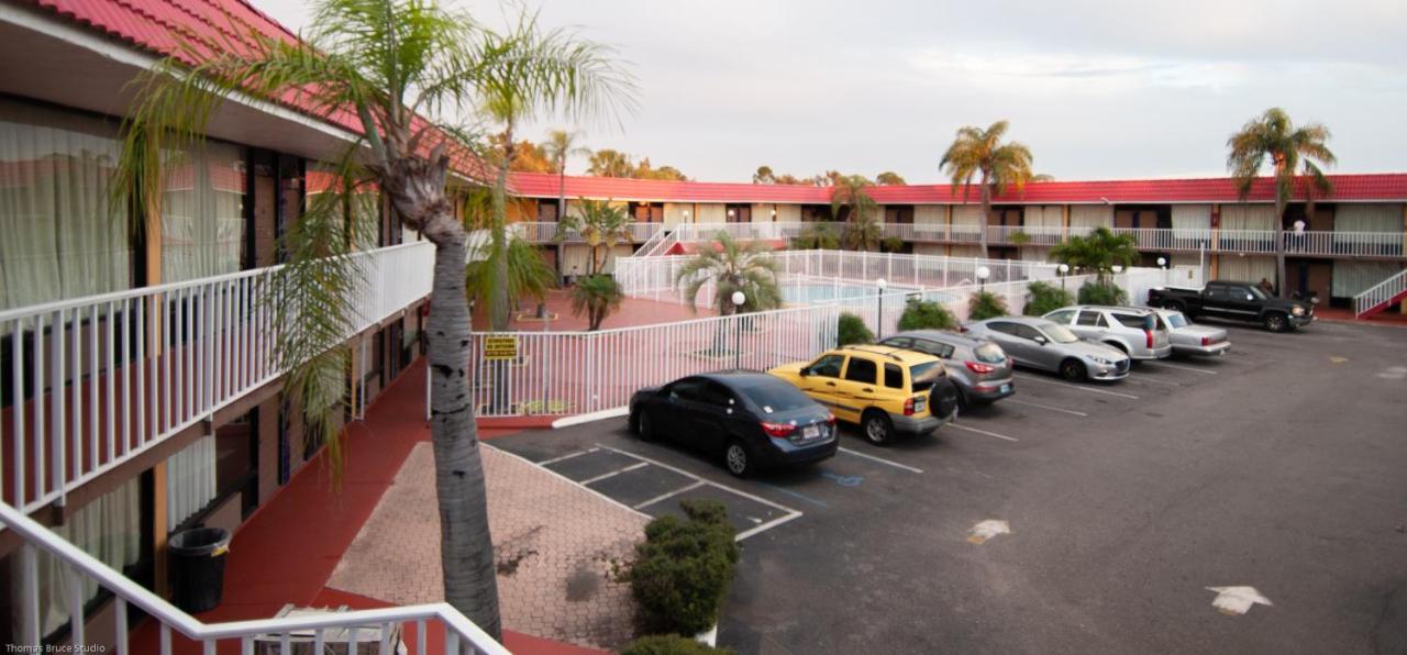 Express Inn & Suites - 5 Miles From St Petersburg Clearwater Airport Εξωτερικό φωτογραφία