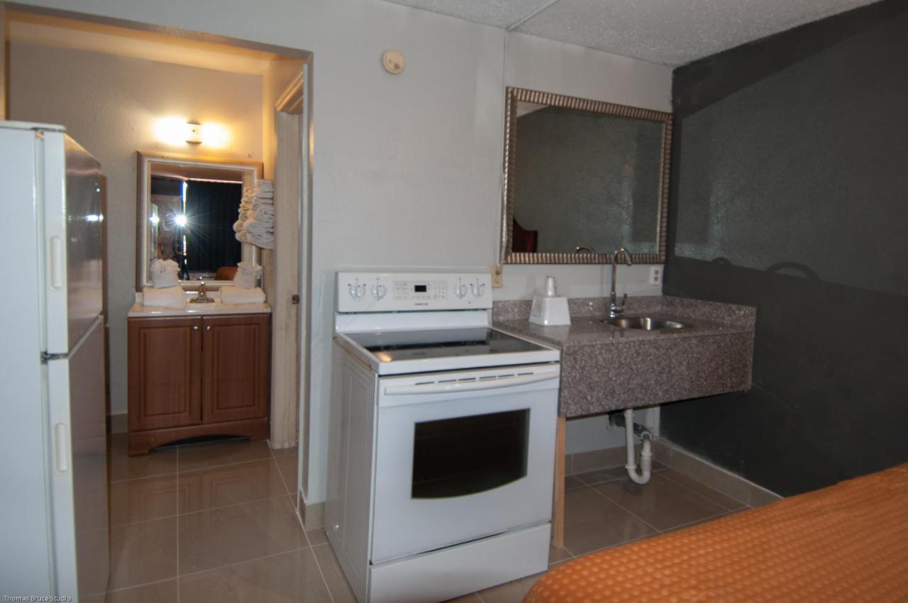 Express Inn & Suites - 5 Miles From St Petersburg Clearwater Airport Εξωτερικό φωτογραφία