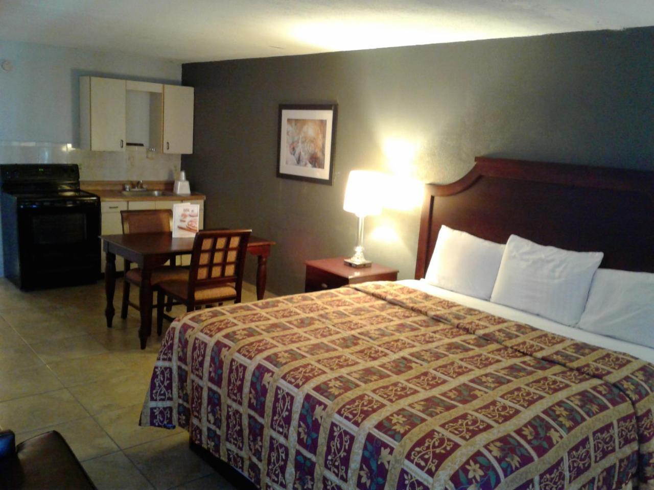 Express Inn & Suites - 5 Miles From St Petersburg Clearwater Airport Εξωτερικό φωτογραφία