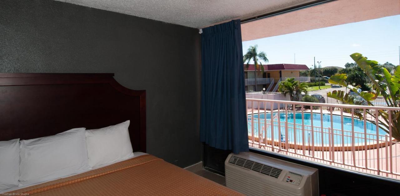 Express Inn & Suites - 5 Miles From St Petersburg Clearwater Airport Εξωτερικό φωτογραφία