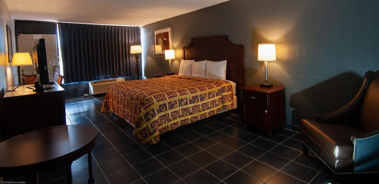 Express Inn & Suites - 5 Miles From St Petersburg Clearwater Airport Εξωτερικό φωτογραφία
