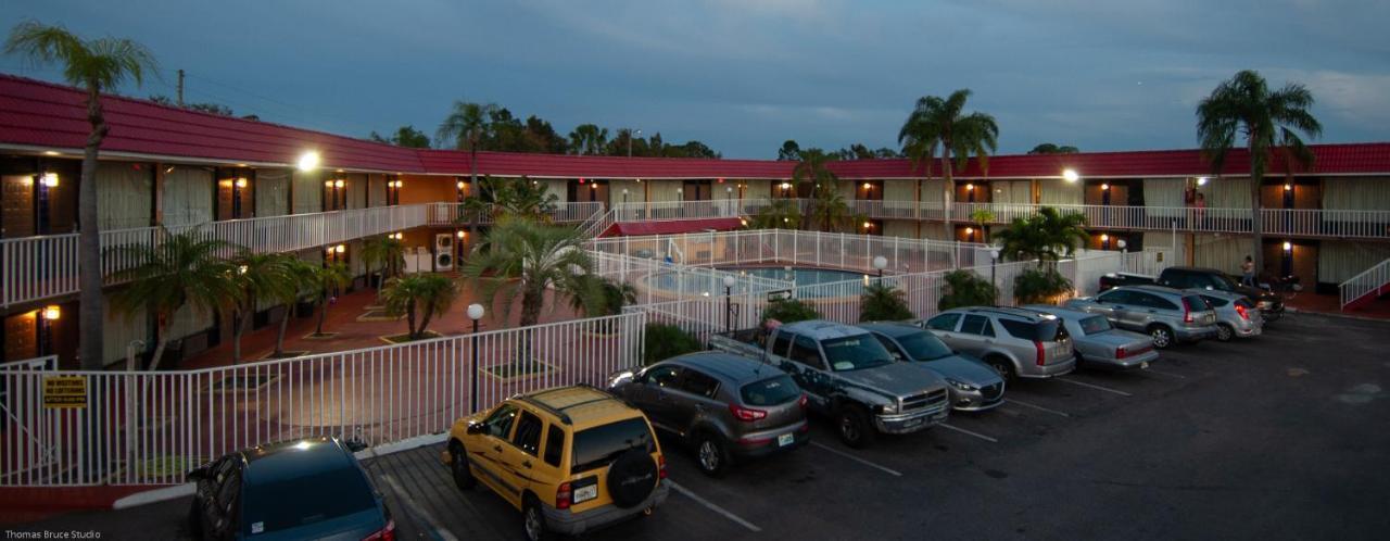 Express Inn & Suites - 5 Miles From St Petersburg Clearwater Airport Εξωτερικό φωτογραφία