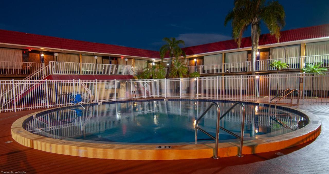Express Inn & Suites - 5 Miles From St Petersburg Clearwater Airport Εξωτερικό φωτογραφία